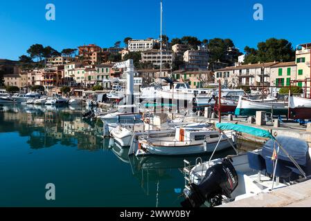 Port de Soller marina, costa nord-occidentale, Serra de Tramuntana, Maiorca, Isole Baleari, Spagna Foto Stock