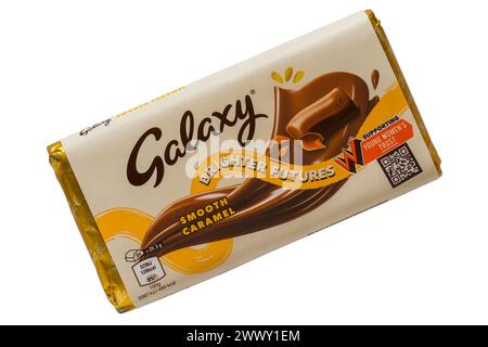 Bar of Galaxy Smooth Caramel Chocolate bar futures più luminosi isolati su sfondo bianco Foto Stock
