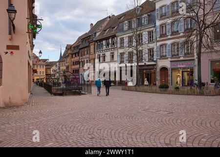 Rue de l'Eglise nel centro storico di Colmar, dipartimento Haut-Rhin, Grand Est, Francia Foto Stock