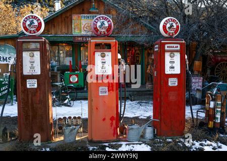 NM00705-00....NEW MEXICO - memorabilia storica stazione di servizio presso il Classical gas Museum vicino a Embudo. Foto Stock