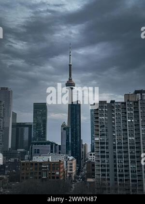 Spettacolare vista dello skyline di Toronto con l'iconica CN Tower Foto Stock