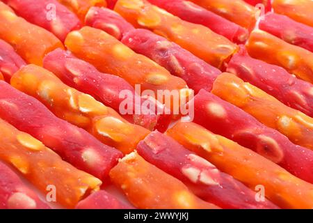 Il dessert turco aromatizzato cucinato con noci e succo di frutta candita condensata. Foto Stock