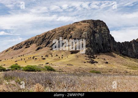 Isola di Pasqua, Cile. 29 dicembre 2023. Sito archeologico del vulcano Rano Raraku dove sono state realizzate le statue giganti, il moai. Foto Stock