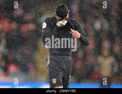 L'inglese Phil Foden reagisce dopo che il belga Youri Tielemans (non nella foto) segna il secondo gol della squadra durante l'amichevole internazionale al Wembley Stadium di Londra. Data foto: Martedì 26 marzo 2024. Foto Stock
