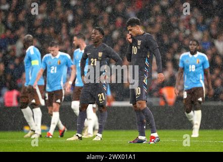 L'inglese Jude Bellingham reagisce dopo che il belga Youri Tielemans (non nella foto) segna il secondo gol della sua squadra durante l'amichevole internazionale al Wembley Stadium di Londra. Data foto: Martedì 26 marzo 2024. Foto Stock