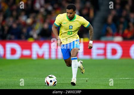 Madrid, Spagna. 26 marzo 2024. Rodrygo va di Brazilduring la partita amichevole tra le squadre nazionali di Spagna e Brasile giocata allo stadio Santiago Bernabeu il 26 marzo 2024 a Madrid in Spagna. (Foto di Cesar Cebolla/PRESSINPHOTO) credito: PRESSINPHOTO SPORTS AGENCY/Alamy Live News Foto Stock