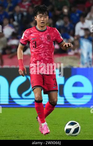 Bangkok, Thailandia. 26 marzo 2024. Kim Jin-su n. 3 della Corea del Sud visto in azione durante la partita di qualificazione del gruppo C della Coppa del mondo 2026 tra Thailandia e Corea del Sud allo stadio nazionale Rajamangala di Bangkok. Punteggio finale; Thailandia 0 : 3 Corea del Sud. Credito: SOPA Images Limited/Alamy Live News Foto Stock