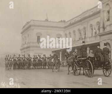 RE D'ITALIA E IL PRESIDENTE Wilson lasciano la stazione all'arrivo di quest'ultimo a Roma. Roma, Italia ca. Gennaio 1919 Foto Stock