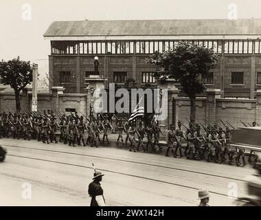 31st U.S. Infantry (Polar Bear Regiment) Decoration Day Parade a Shanghai Cina CA. 1932 Foto Stock