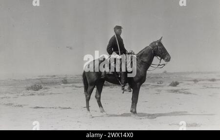 Crow Trooper of Troop 'L,' 1st Cavalry, Fort Custer, Montana CA. 1892 Foto Stock