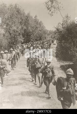 Foto della prima guerra mondiale: Soldati italiani in marcia ca. 1918 Foto Stock