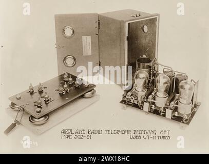 Primo piano di un telefono radio aereo che riceve un set CA. 1919 Foto Stock