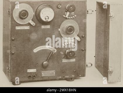 Set telefonico radio per aeroplani General Electric CA. 1919 Foto Stock