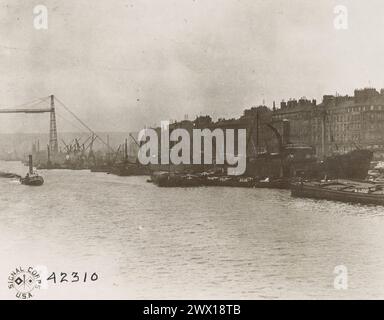 Vista panoramica della Senna e dei moli di Rouen, Francia ca. 1918 Foto Stock