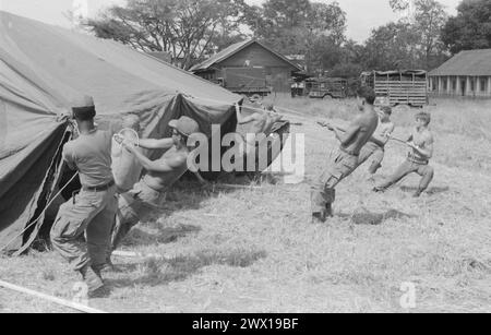 Guerra del Vietnam: Ban me Thout, Vietnam....il personale del personale Forward Mobile ha messo le tende nella loro nuova sede CA. 1970 Foto Stock