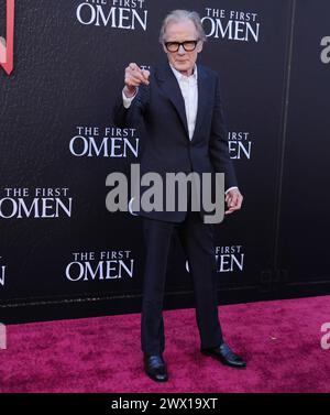 Los Angeles, Stati Uniti. 26 marzo 2024. Bill Nighy arriva alla PRIMA OMEN Los Angeles Premiere del 20th Century Studio tenutasi al Regency Village Theatre di Westwood, CALIFORNIA, martedì 26 marzo 2024. (Foto di Sthanlee B. Mirador/Sipa USA) credito: SIPA USA/Alamy Live News Foto Stock