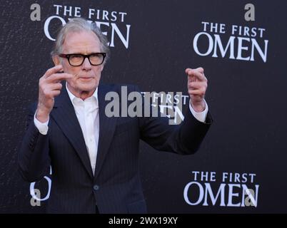 Los Angeles, Stati Uniti. 26 marzo 2024. Bill Nighy arriva alla PRIMA OMEN Los Angeles Premiere del 20th Century Studio tenutasi al Regency Village Theatre di Westwood, CALIFORNIA, martedì 26 marzo 2024. (Foto di Sthanlee B. Mirador/Sipa USA) credito: SIPA USA/Alamy Live News Foto Stock