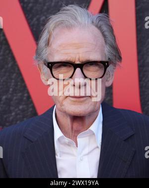 Los Angeles, Stati Uniti. 26 marzo 2024. Bill Nighy arriva alla PRIMA OMEN Los Angeles Premiere del 20th Century Studio tenutasi al Regency Village Theatre di Westwood, CALIFORNIA, martedì 26 marzo 2024. (Foto di Sthanlee B. Mirador/Sipa USA) credito: SIPA USA/Alamy Live News Foto Stock