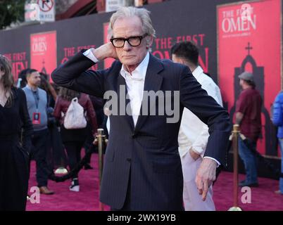 Los Angeles, Stati Uniti. 26 marzo 2024. Bill Nighy arriva alla PRIMA OMEN Los Angeles Premiere del 20th Century Studio tenutasi al Regency Village Theatre di Westwood, CALIFORNIA, martedì 26 marzo 2024. (Foto di Sthanlee B. Mirador/Sipa USA) credito: SIPA USA/Alamy Live News Foto Stock