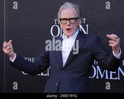 Los Angeles, Stati Uniti. 26 marzo 2024. Bill Nighy arriva alla PRIMA OMEN Los Angeles Premiere del 20th Century Studio tenutasi al Regency Village Theatre di Westwood, CALIFORNIA, martedì 26 marzo 2024. (Foto di Sthanlee B. Mirador/Sipa USA) credito: SIPA USA/Alamy Live News Foto Stock