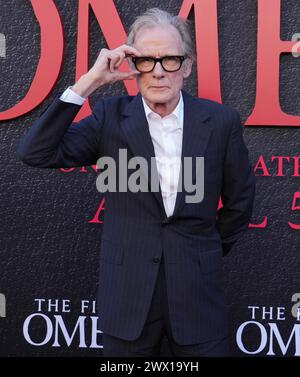 Los Angeles, Stati Uniti. 26 marzo 2024. Bill Nighy arriva alla PRIMA OMEN Los Angeles Premiere del 20th Century Studio tenutasi al Regency Village Theatre di Westwood, CALIFORNIA, martedì 26 marzo 2024. (Foto di Sthanlee B. Mirador/Sipa USA) credito: SIPA USA/Alamy Live News Foto Stock