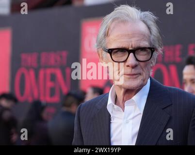 Los Angeles, Stati Uniti. 26 marzo 2024. Bill Nighy arriva alla PRIMA OMEN Los Angeles Premiere del 20th Century Studio tenutasi al Regency Village Theatre di Westwood, CALIFORNIA, martedì 26 marzo 2024. (Foto di Sthanlee B. Mirador/Sipa USA) credito: SIPA USA/Alamy Live News Foto Stock