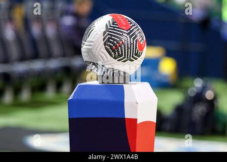 Bolton, Regno Unito. 26 marzo 2024. Toughsheet Community Stadium, Bolton, Inghilterra, 26 marzo 2024: Il Matchball prima della partita di qualificazione al Campionato europeo Under-21 2025 tra Inghilterra e Lussemburgo allo stadio comunitario Toughsheet di Bolton, Inghilterra, il 26 marzo 2024. (Sean Chandler/SPP) credito: Foto SPP Sport Press. /Alamy Live News Foto Stock