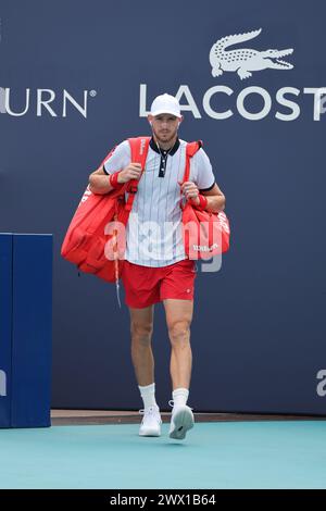 MIAMI GARDENS, FLORIDA - MARZO 26: Nicolas Jarry del Cile sconfigge Casper Ruud della Norvegia durante il suo match maschile di singolare durante il Miami Open all'Hard Rock Stadium il 26 marzo 2024 a Miami Gardens, Florida. Persone: Nicolas Jarry credito: Storms Media Group/Alamy Live News Foto Stock