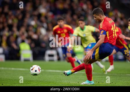 Madrid, Spagna. 26 marzo 2024. Rodrigo Hernandez Cascante, conosciuto come Rodri di Spagna in azione durante l'amichevole internazionale tra Spagna e Brasile allo stadio Santiago Bernabeu. Punteggio finale: Spagna 3:3 Brasile credito: SOPA Images Limited/Alamy Live News Foto Stock