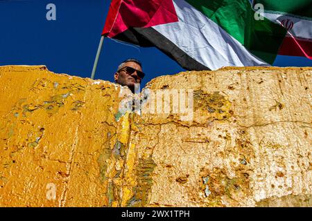 Enorme raduno coranico all'Azadi Stadium DI TEHERAN, lo stadio Azadi ha ospitato una speciale cerimonia coranica martedì sera in occasione dell'anniversario della nascita dell'Imam Hassan AS, il secondo Imam dei musulmani sciiti. Copyright: XMohsen Rezaeix  MG 1987 Foto Stock