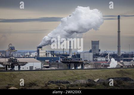 WIJK AAN ZEE - apparecchiatura di misurazione su una vecchia torre di guardia tedesca nelle dune vicino a Wijk aan Zee. Le misurazioni sono effettuate da Greenpeace e dalla fondazione Frisse Wind per indagare sull'inquinamento del vicino sito della acciaieria Tata a IJmuiden. Il monitoraggio è iniziato dopo che i residenti locali erano preoccupati per i dati sull'inquinamento di Tata. ANP ROBIN VAN LONKHUIJSEN netherlands Out - belgio Out Foto Stock