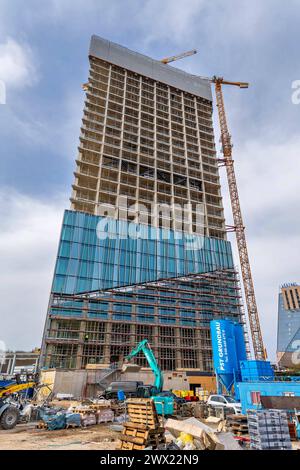 2024-03-26,Berlino,Baustelle Estrel Tower, Baubeginn Juli 2021,Eröffnung Ende 2025, brutto-Grundfläche 77,500 qm,das Gebäude wird bei Fertigstellung eine Höhe von 176 Meter haben und somit der höchste Wolkenkratzer in Berlin Sein *** 2024 03 26,Berlino,Estrel Tower cantiere, inizio dei lavori luglio 2021,apertura fine 2025, superficie lorda di 77 500 mq., l'edificio avrà un'altezza di 176 metri al completamento, rendendolo il grattacielo più alto di Berlino Foto Stock