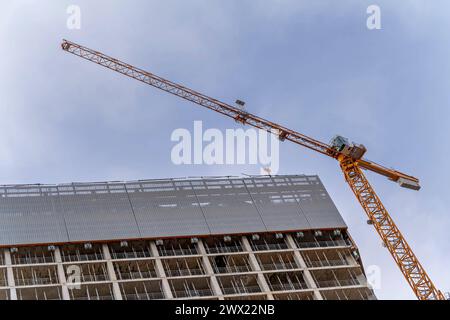 2024-03-26,Berlino,Baustelle Estrel Tower, Baubeginn Juli 2021,Eröffnung Ende 2025, brutto-Grundfläche 77,500 qm,das Gebäude wird bei Fertigstellung eine Höhe von 176 Meter haben und somit der höchste Wolkenkratzer in Berlin Sein *** 2024 03 26,Berlino,Estrel Tower cantiere, inizio dei lavori luglio 2021,apertura fine 2025, superficie lorda di 77 500 mq., l'edificio avrà un'altezza di 176 metri al completamento, rendendolo il grattacielo più alto di Berlino Foto Stock