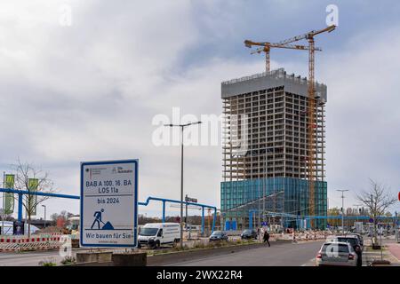 2024-03-26,Berlino,Baustelle Estrel Tower, Baubeginn Juli 2021,Eröffnung Ende 2025, brutto-Grundfläche 77,500 qm,das Gebäude wird bei Fertigstellung eine Höhe von 176 Meter haben und somit der höchste Wolkenkratzer in Berlin Sein *** 2024 03 26,Berlino,Estrel Tower cantiere, inizio dei lavori luglio 2021,apertura fine 2025, superficie lorda di 77 500 mq., l'edificio avrà un'altezza di 176 metri al completamento, rendendolo il grattacielo più alto di Berlino Foto Stock