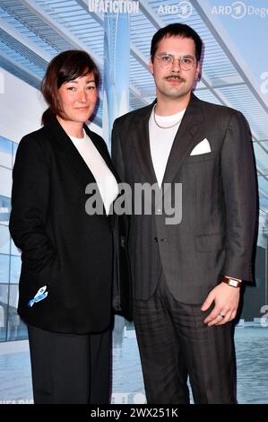 Esther Bialas und David Grabowski bei der Premiere der 4. Staffel der Fernsehserie CharitÃ im Zoo Palast. Berlino, 26.03.2024 *** Esther Bialas e David Grabowski alla prima della quarta stagione della serie TV CharitÃ allo Zoo Palast di Berlino, 26 03 2024 foto:Xn.xKubelkax/xFuturexImagex charite 4315 Foto Stock