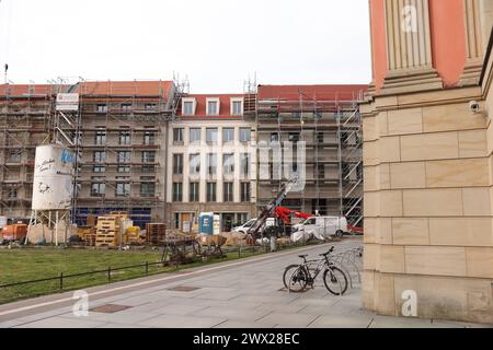 Die Baustelle für das neue Wohn- und Geschäftsviertel am Alten Markt a Potsdam, 26. März 2024. Rechts der Landtag. Baustelle Alter Markt Potsdam *** il cantiere per il nuovo quartiere residenziale e commerciale sull'Alter Markt a Potsdam, 26 marzo 2024 a destra del cantiere Landtag Alter Markt Potsdam Foto Stock