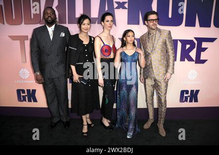 Brian Tyree Henry, Fala Chen, Rebecca Hall, Kaylee Hottle e Dan Stevens bei der Weltpremiere des Kinofilms Godzilla x Kong: The New Empire / Godzilla x Kong: DAS neue Imperium im TCL Chinese Theatre. New York, 25.03.2024 *** Brian Tyree Henry, Fala Chen, Rebecca Hall, Kaylee Hottle e Dan Stevens alla prima mondiale del lungometraggio Godzilla x Kong The New Empire Godzilla x Kong The New Empire al TCL Chinese Theatre di New York, 25 03 2024 foto:XJ.xBlocx/xFuturexImagex godzilla 4353 Foto Stock