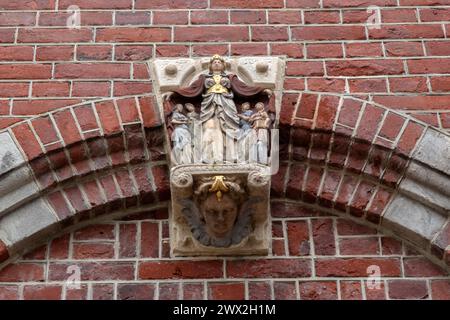 Ingresso Begijnhof in pietra della facciata ad Amsterdam, Paesi Bassi 21-3-2024 Foto Stock
