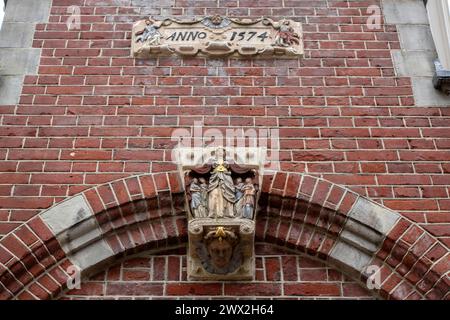 Ingresso Begijnhof in pietra della facciata ad Amsterdam, Paesi Bassi 21-3-2024 Foto Stock