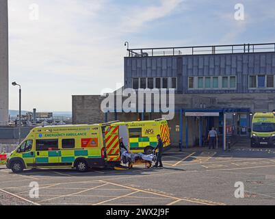 Il pronto soccorso del Derriford Hospital di Plymouth deve essere aumentato in dimensioni con una ricostruzione come parte della futura fase ospedaliera dei governi Foto Stock