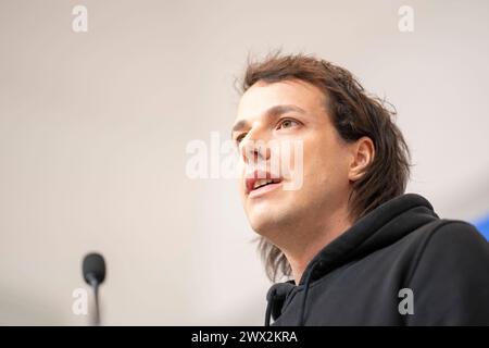 Vienna, Österreich. 18. Jänner 2024. Pressekonferenz der Bierpartei, Stellungnahme des Parteivorsitzenden Dr. Dominik Wlazny zur Nationalratswahl 2024 Vienna *** Vienna, Austria 18 gennaio 2024 Conferenza stampa del Partito della birra, dichiarazione del presidente del partito Dr. Dominik Wlazny sulle elezioni del Consiglio nazionale di Vienna del 2024 Foto Stock