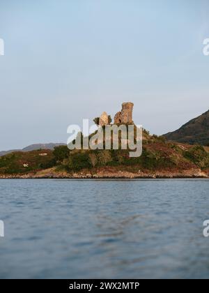 Caisteal Maol un castello in rovina situato vicino al porto del villaggio di Kyleakin, Isola di Skye, Scotland Castle Moil, Castle Maol, Dun Akyn, Dunakin Foto Stock