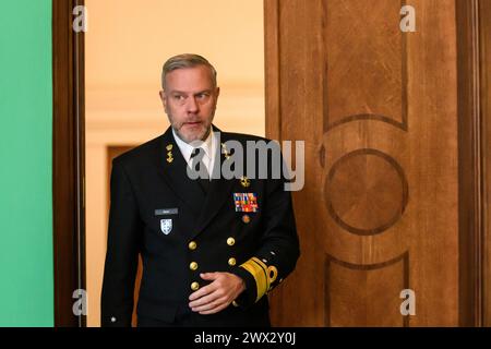 RIGA, Lettonia. 27 marzo 2024. Rob Bauer (in foto), presidente del Comitato militare NATO, incontra Edgars Rinkevics, presidente della Lettonia. Crediti: Gints Ivuskans/Alamy Live News Foto Stock