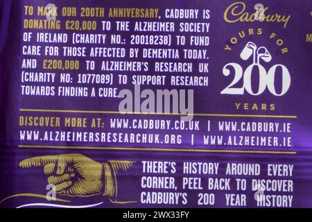 Informazioni sulla tavoletta di cioccolato al latte di Cadbury, 1993 tavoletta di cioccolato al latte di Cadbury Dairy, edizione limitata, 200 anni Foto Stock