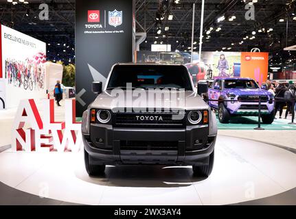 New York, Stati Uniti. 27 marzo 2024. I veicoli Toyota sono in mostra al New York International Auto Show 2024 presso il Jacob K. Javits Convention Center di New York City mercoledì 27 marzo 2024. Il primo Auto Show di New York si tenne nel 1900 ed è stato il primo autoshow mai tenuto in Nord America. Si prevede che circa 1 milione di visitatori parteciperanno allo spettacolo. Foto di John Angelillo/UPI credito: UPI/Alamy Live News Foto Stock