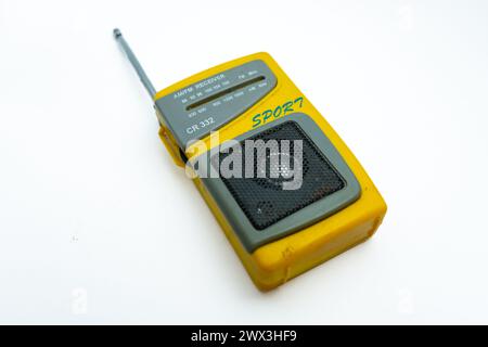 Radio portatile rara d'epoca SONY Sports AM/FM Yellow Street Beat PR-33 Foto Stock