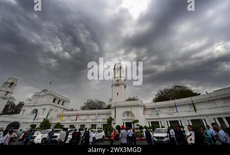 Nuova Delhi, India. 27 marzo 2024. NUOVA DELHI, INDIA - MARZO 27: Cloud over the Delhi Assembly il 27 marzo 2024 a nuova Delhi, India. (Foto di Arvind Yadav/Hindustan Times/Sipa USA) credito: SIPA USA/Alamy Live News Foto Stock