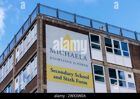 Michaela Community School, Wembley, Brent, Regno Unito. Foto esterne della Michaela Community School. Foto di Amanda Rose/Alamy Foto Stock