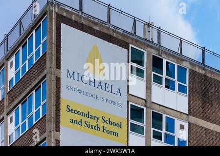 Michaela Community School, Wembley, Brent, Regno Unito. Foto esterne della Michaela Community School. Foto di Amanda Rose/Alamy Foto Stock