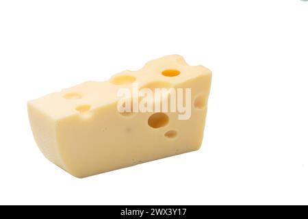 Pezzo di formaggio Emmental, formaggio svizzero. Isolato su sfondo bianco. Immagine ad alta risoluzione. Primo piano. Foto Stock